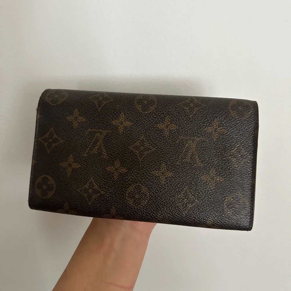 Louis Vuitton Sarah Wallet Monogram Canvas – EUC